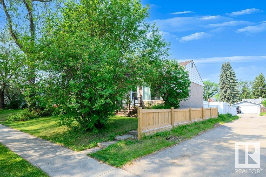 8658 77 ST NW
