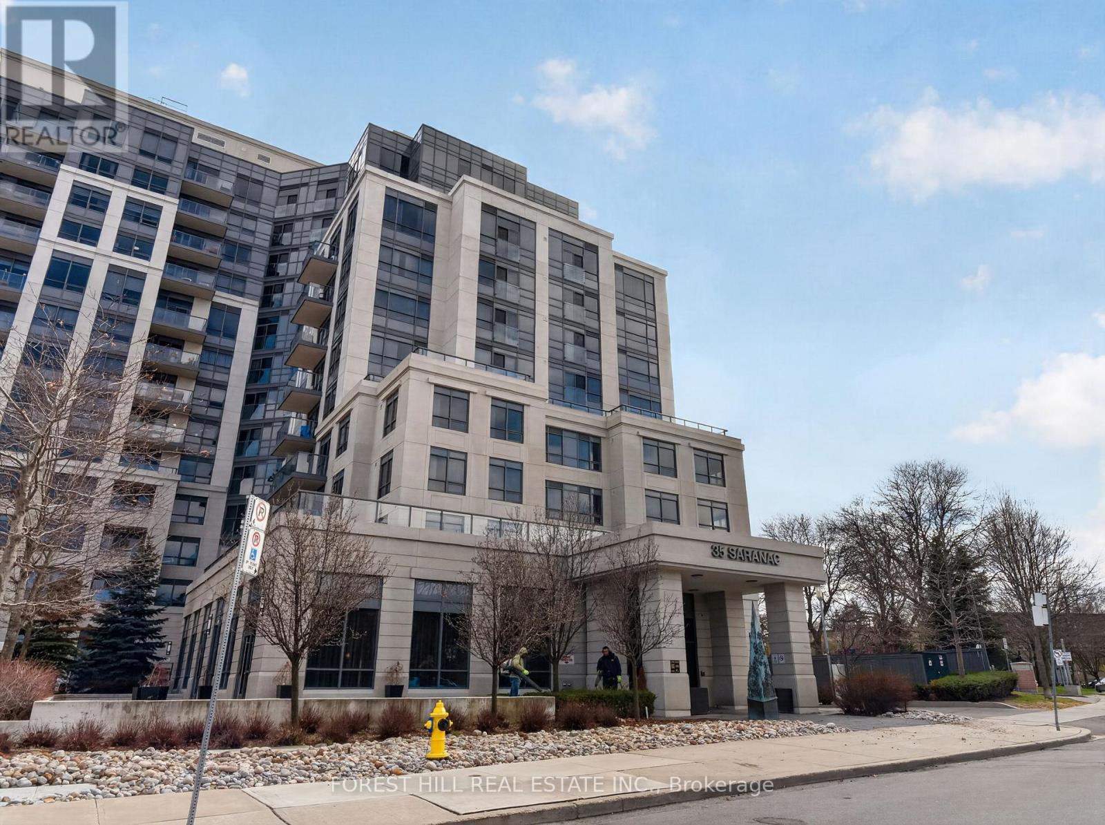 Photo 1 of 37 — 224 - 35 SARANAC BOULEVARD Unit 224, Toronto (Englemount-Lawrence), ON M6A2G4