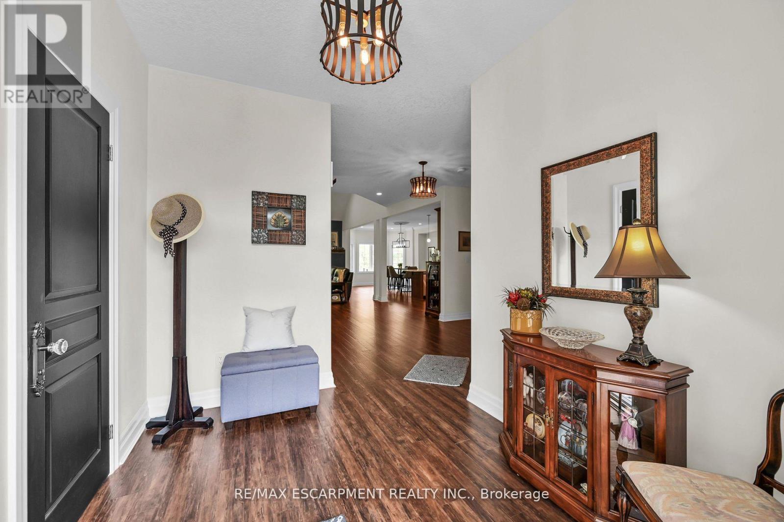 9 - 60 DUFFERIN AVENUE