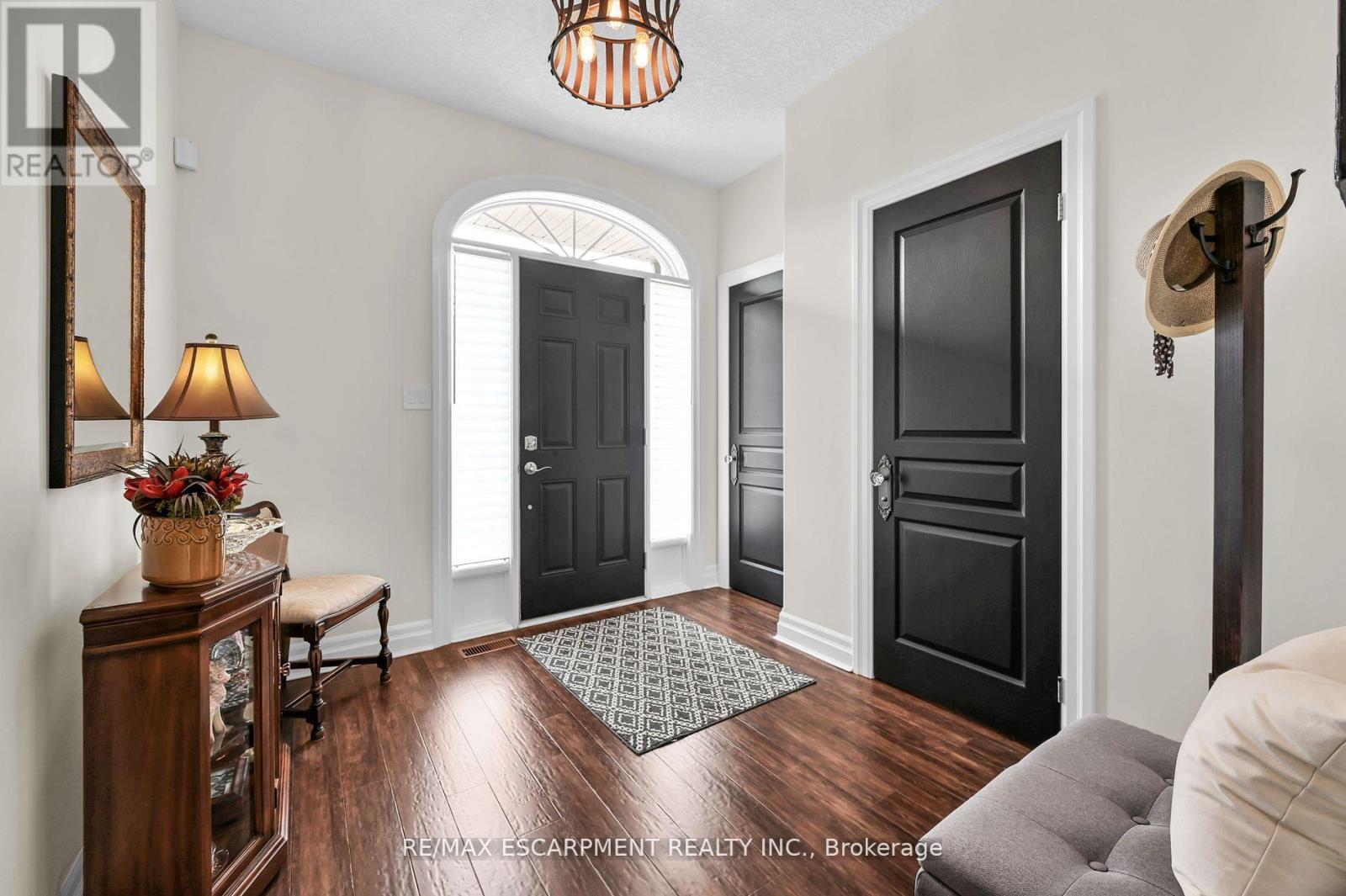 9 - 60 DUFFERIN AVENUE