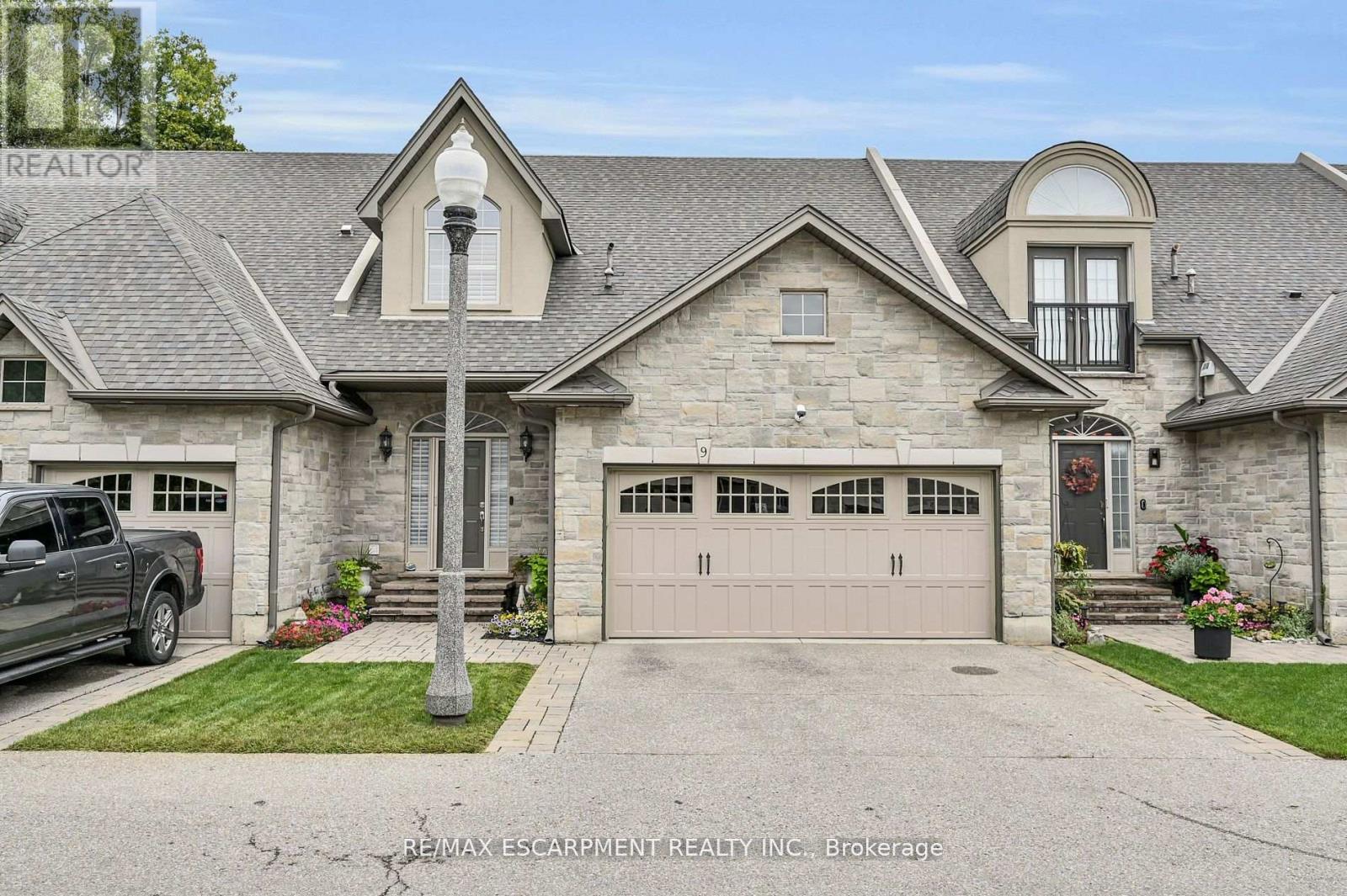 9 - 60 DUFFERIN AVENUE