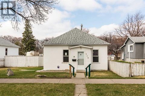 538 12C Street N Lethbridge AB T1H2N3