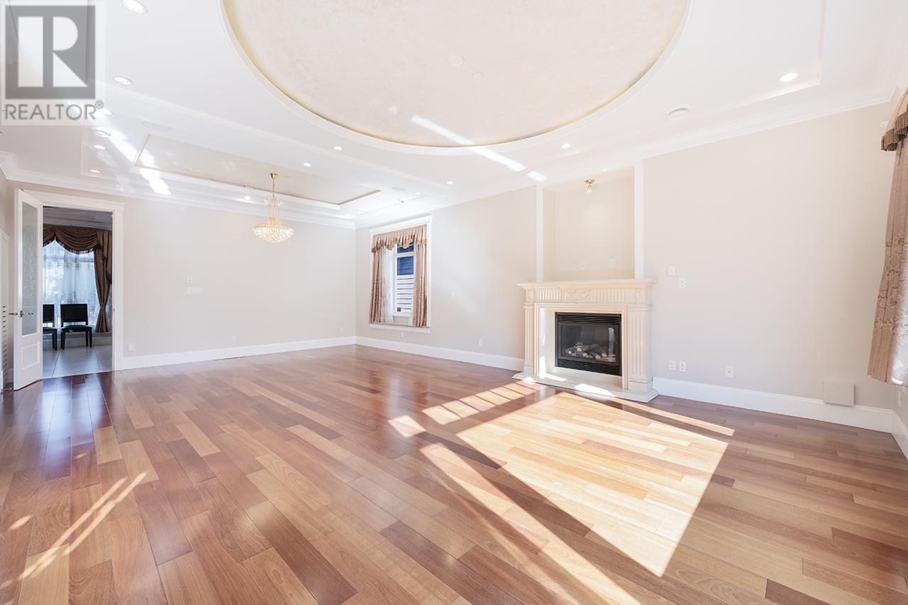2817 OLIVER CRESCENT