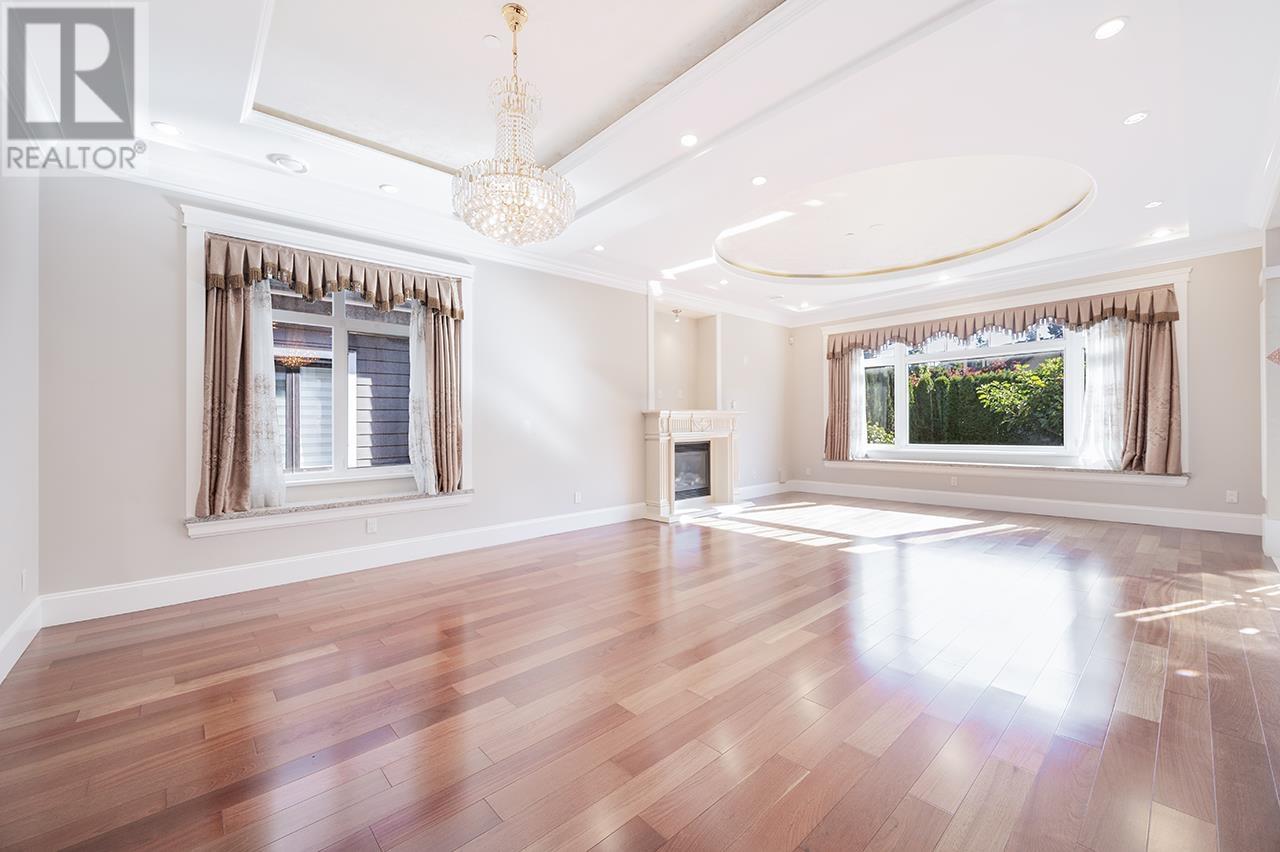 2817 OLIVER CRESCENT