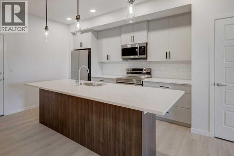 409, 245 Edith Place NW Calgary AB T3R2C9