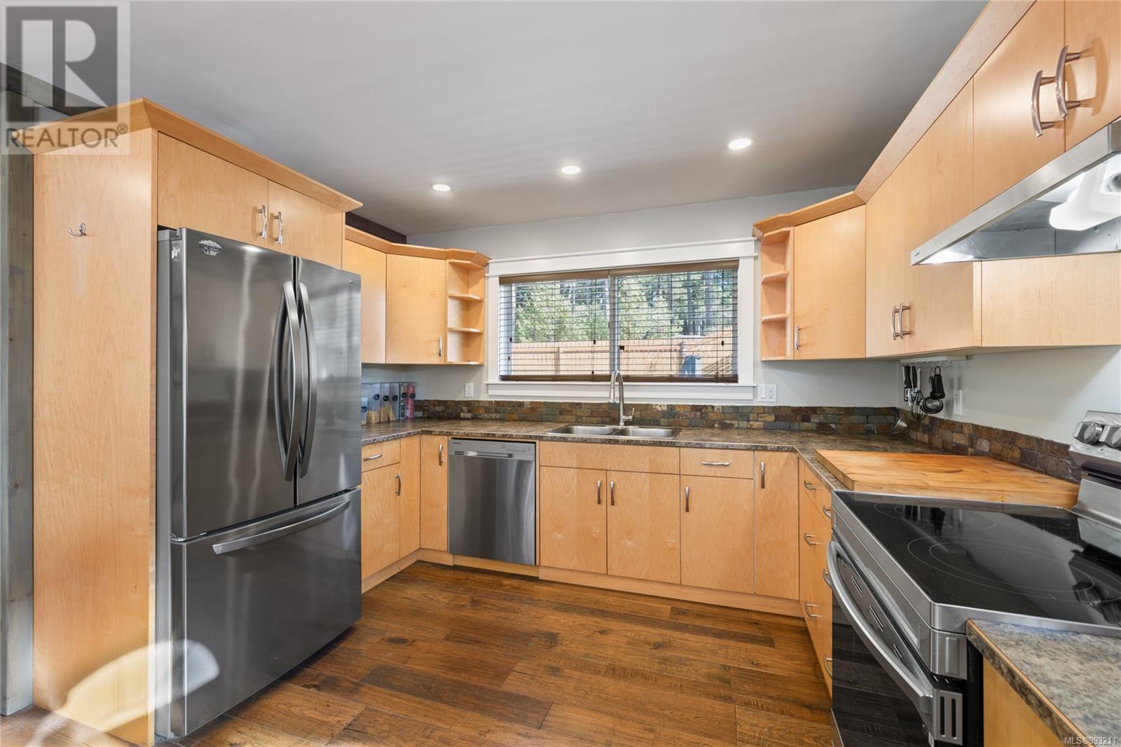 2450 Nanoose Rd