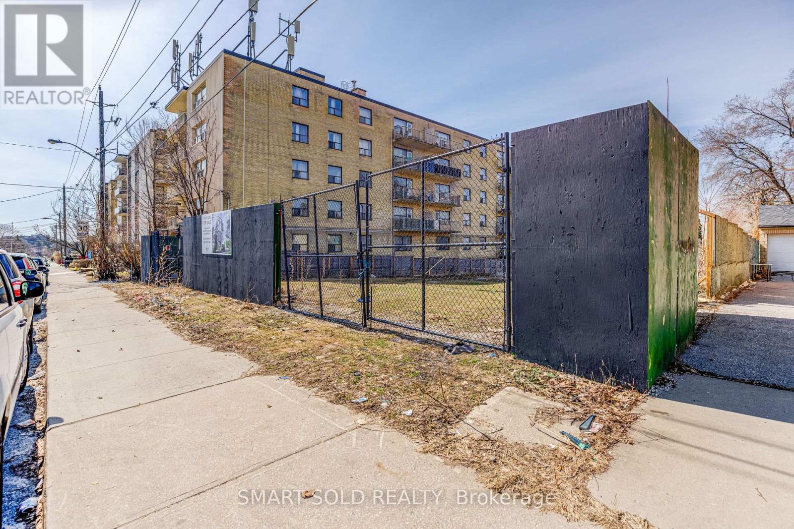 464-468 WINONA DRIVE