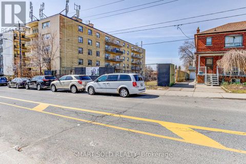 464-468 WINONA DRIVE Toronto (Oakwood Village) ON M6C3T7