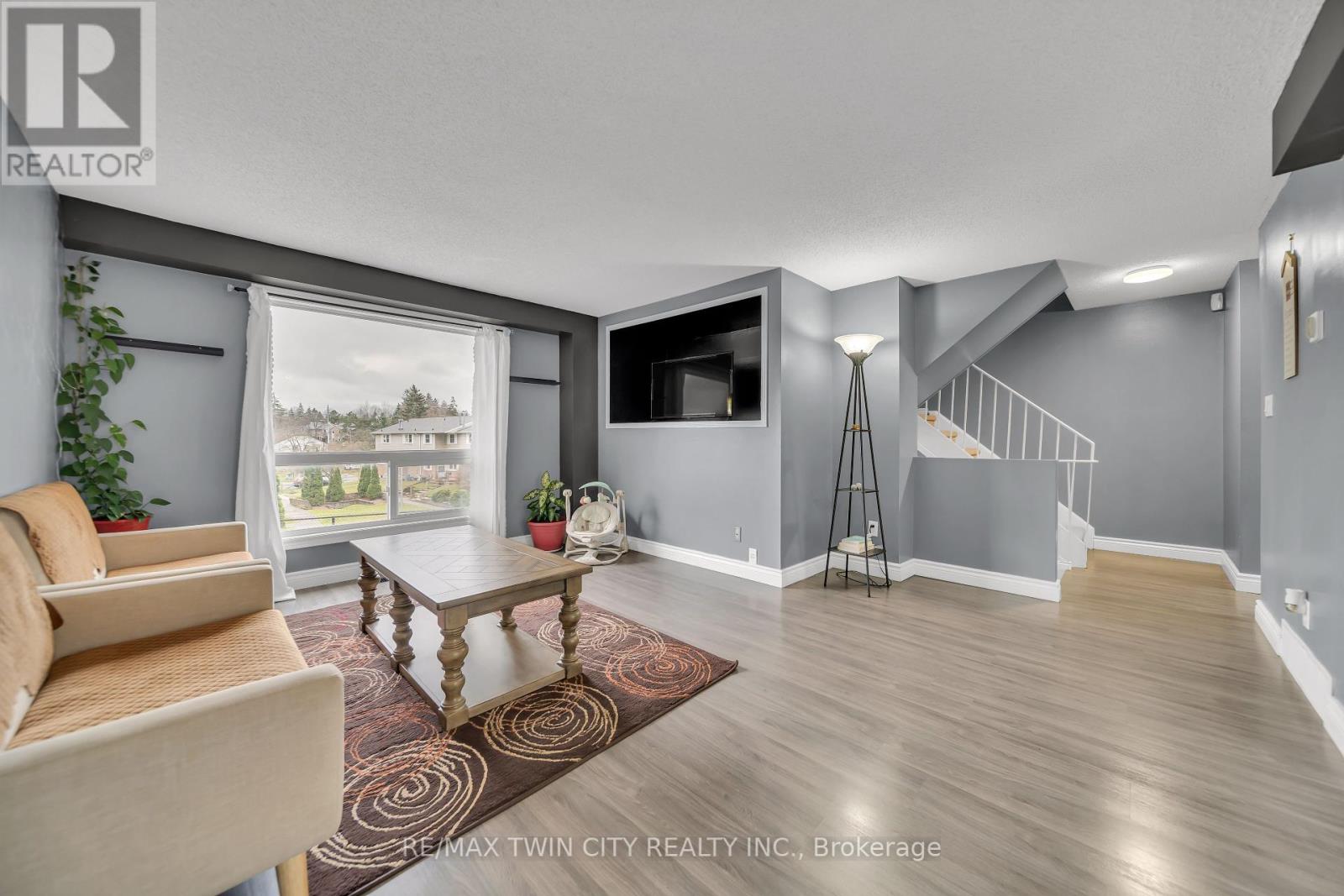 10 - 648 DOON VILLAGE ROAD