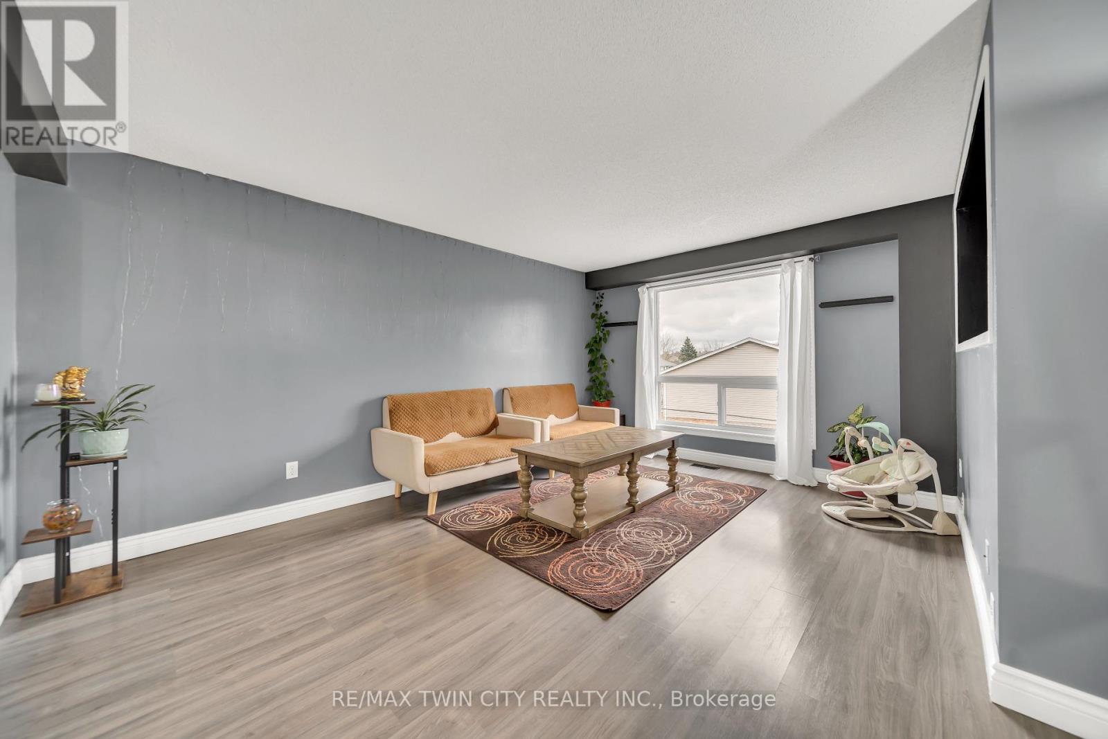 10 - 648 DOON VILLAGE ROAD