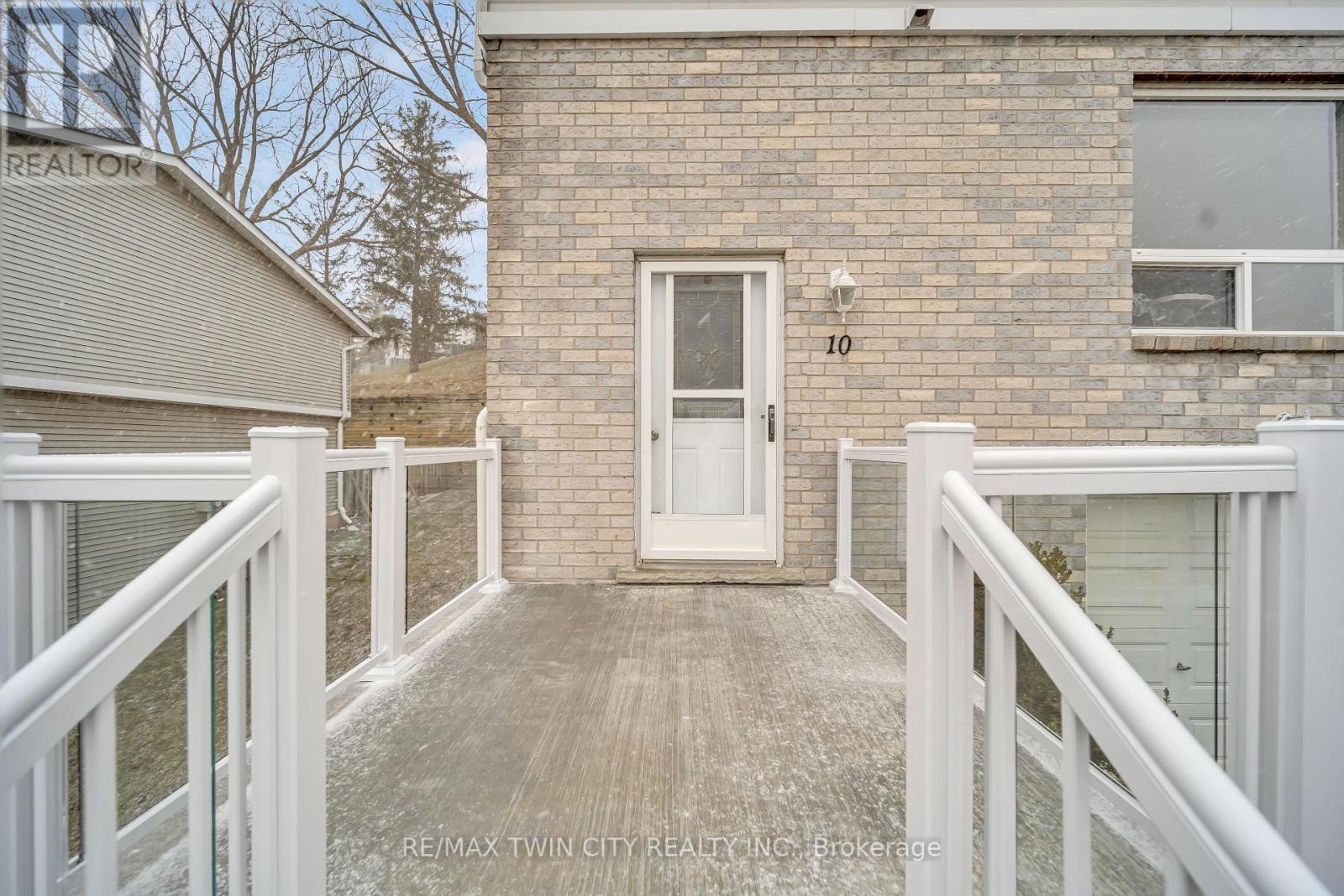 10 - 648 DOON VILLAGE ROAD