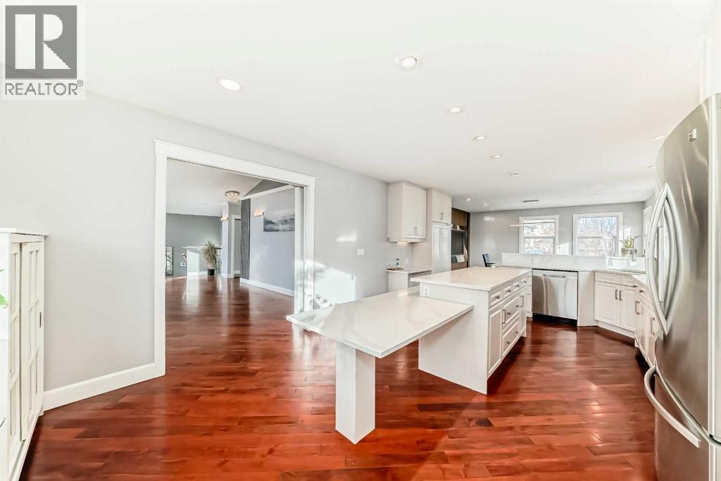 305 Lakeside Greens Crescent