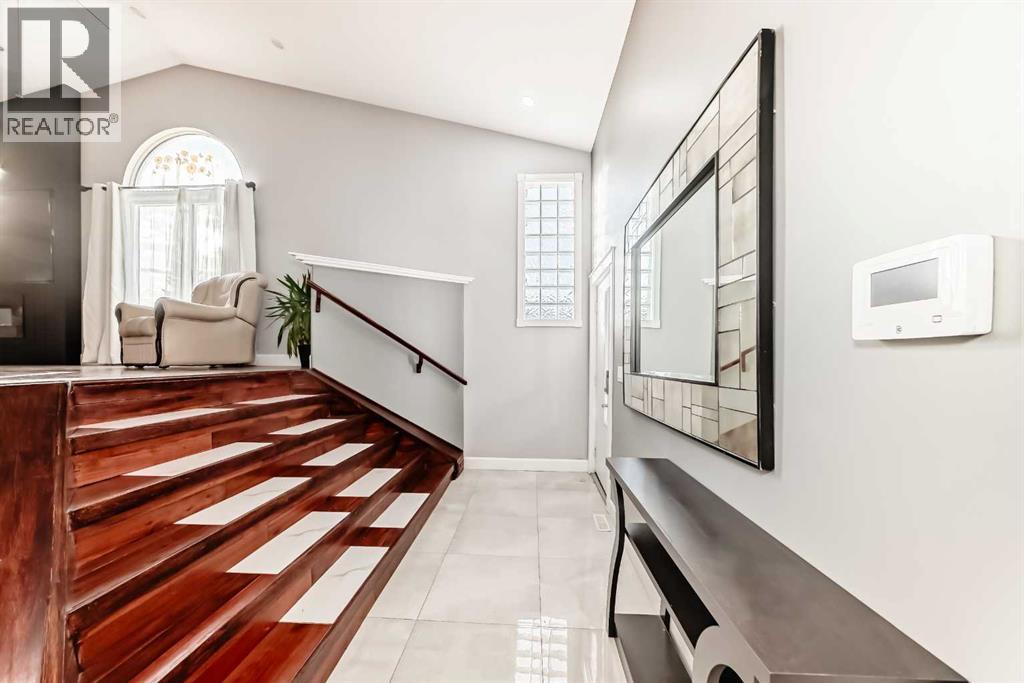 305 Lakeside Greens Crescent