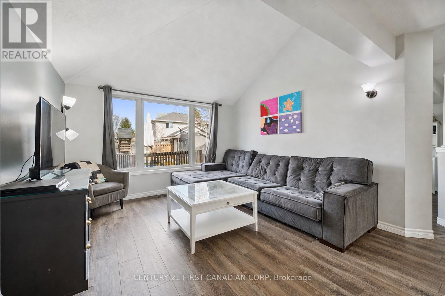 34 WAXWING CRESCENT