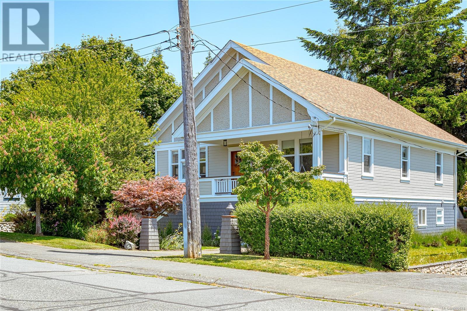525 Macaulay St