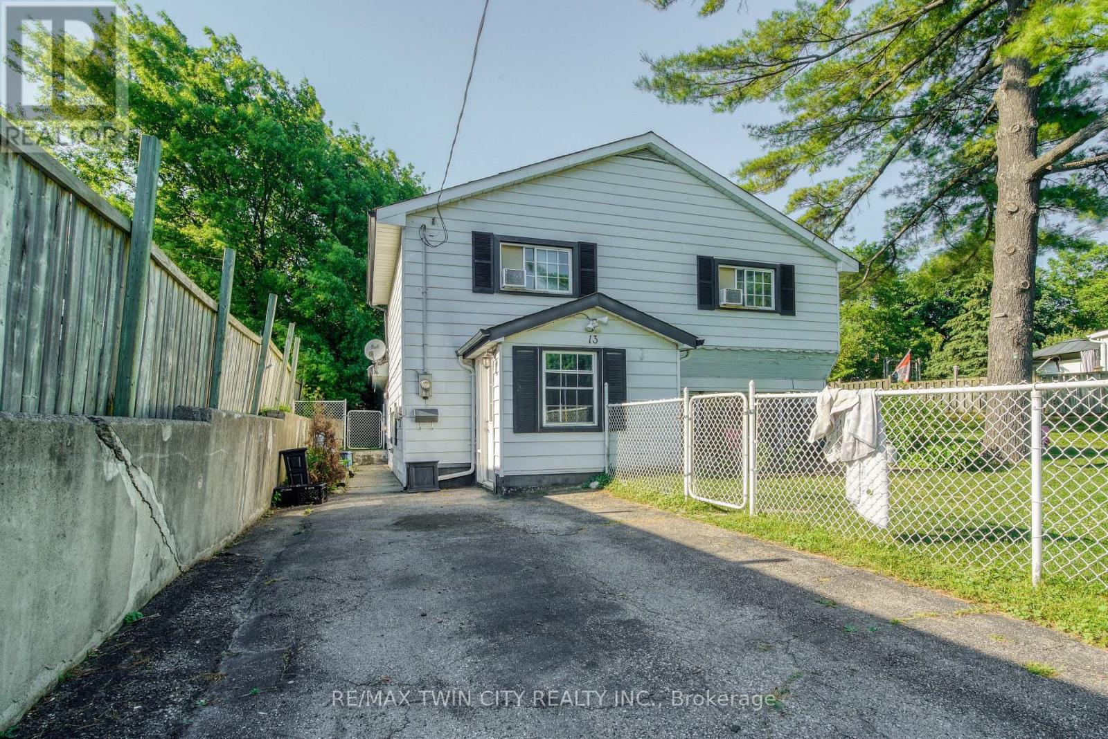 13 BROOKLYNE ROAD