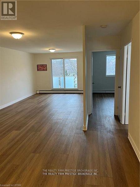 Photo 1 of 9 — 211 - 583 MORNINGTON AVENUE Unit 211, London East (East G), ON N5Y3E9