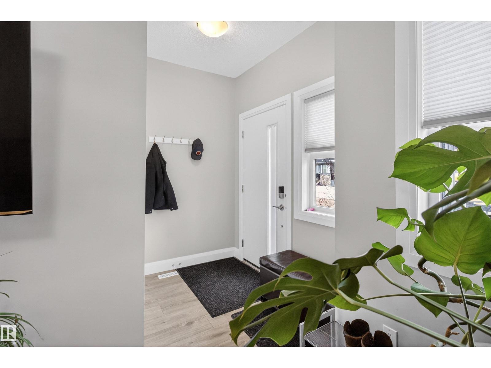 385 Charlesworth Drive SW