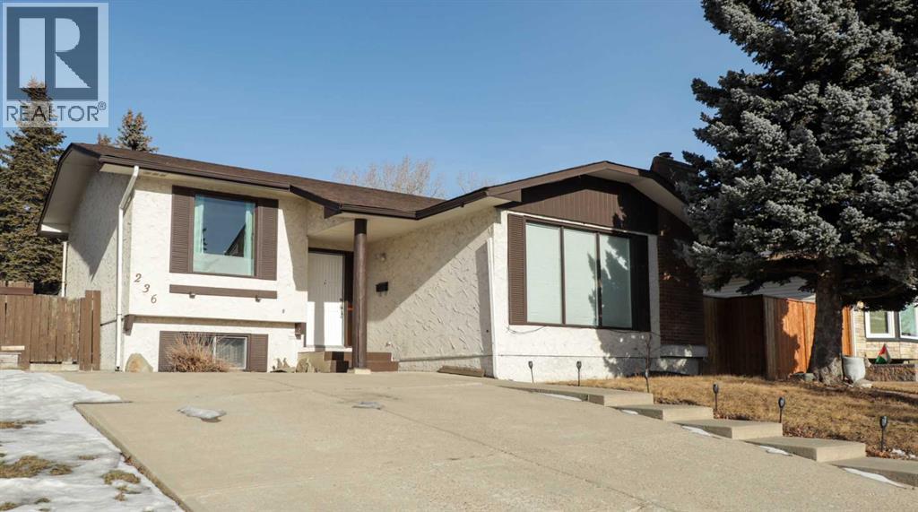 236 Pinetree Road NE