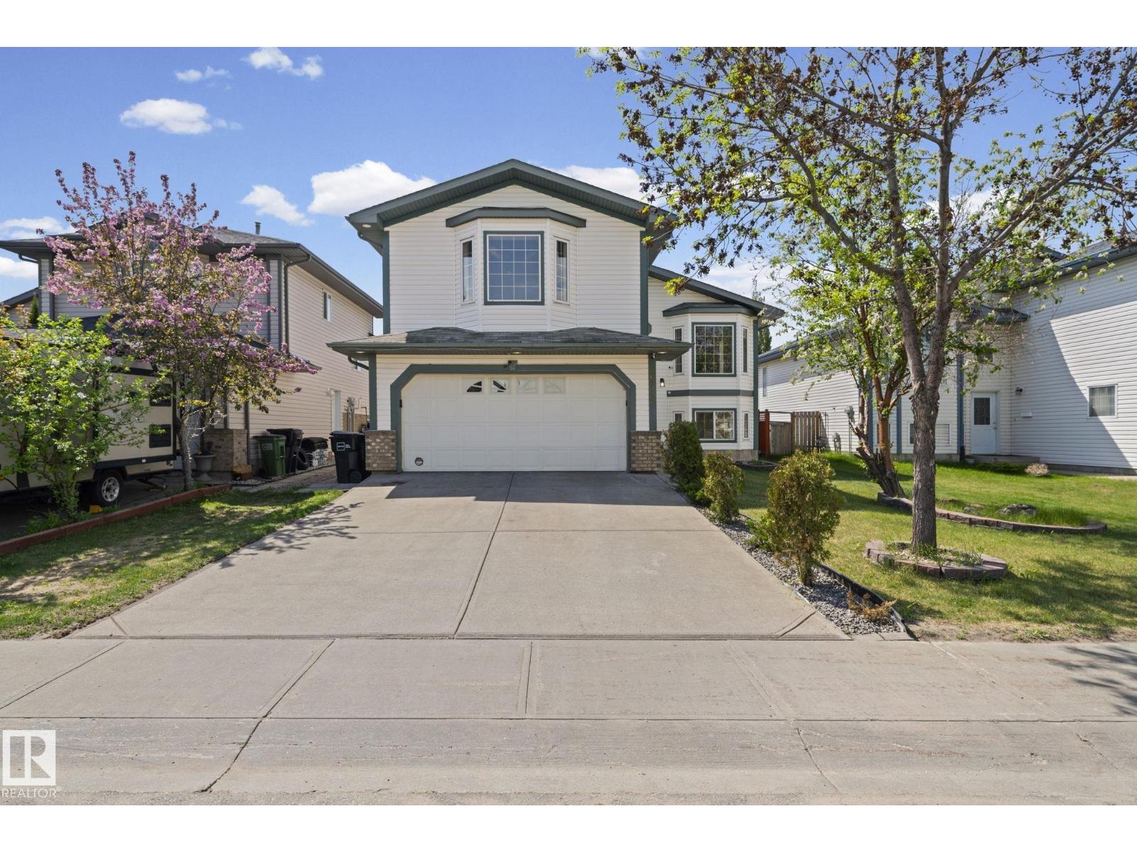 6715 165 AV NW