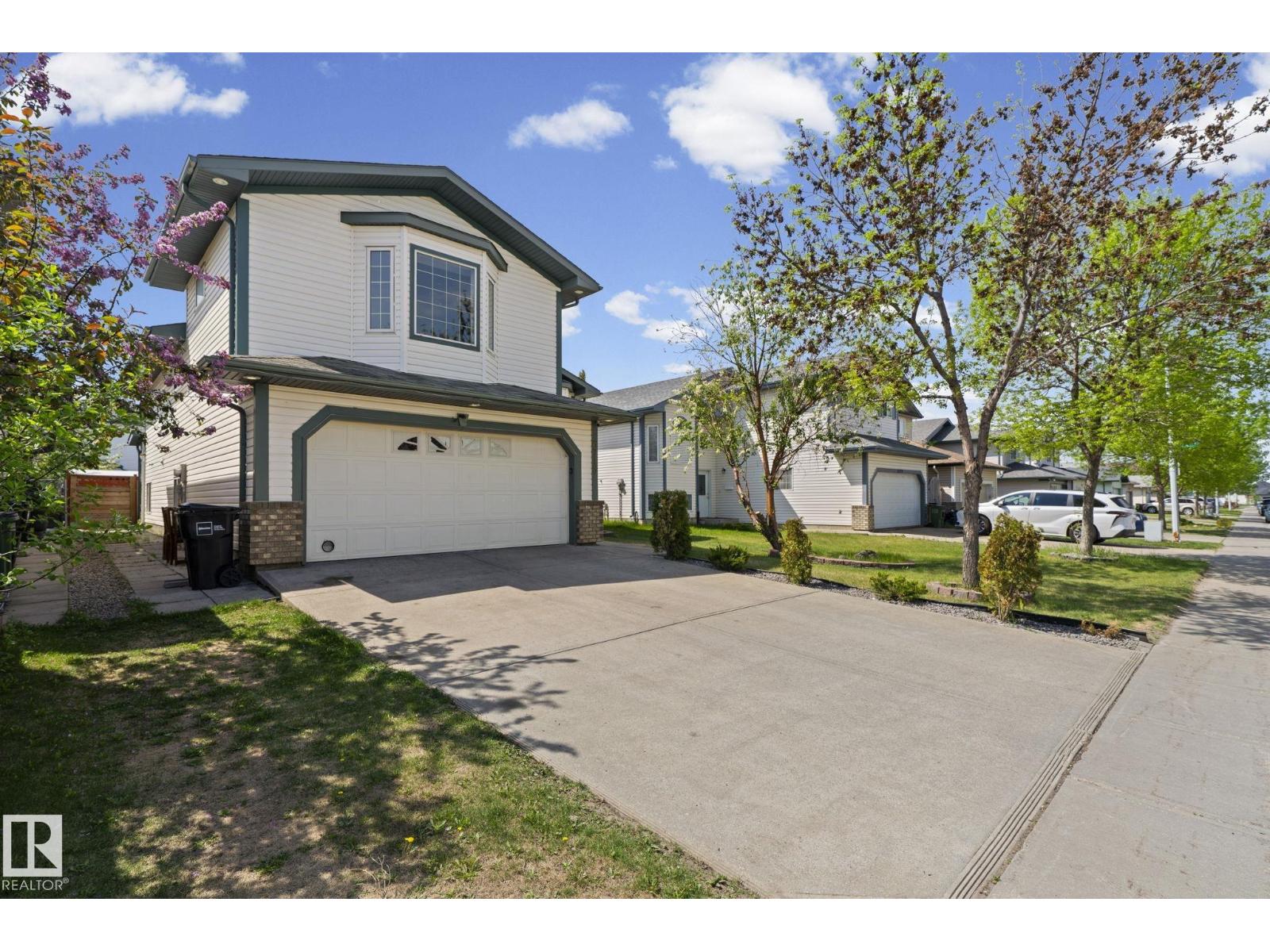 6715 165 AV NW