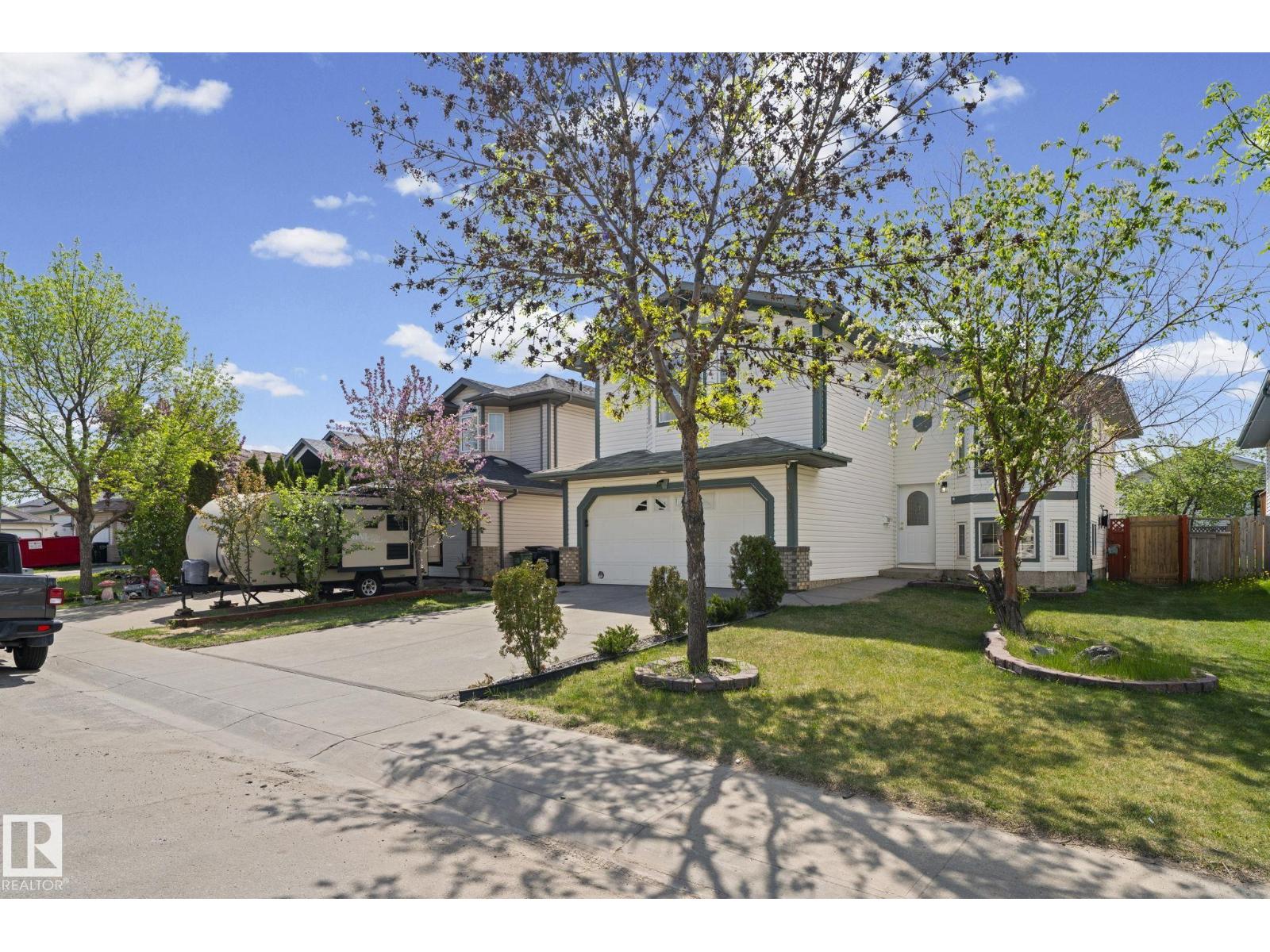 6715 165 AV NW