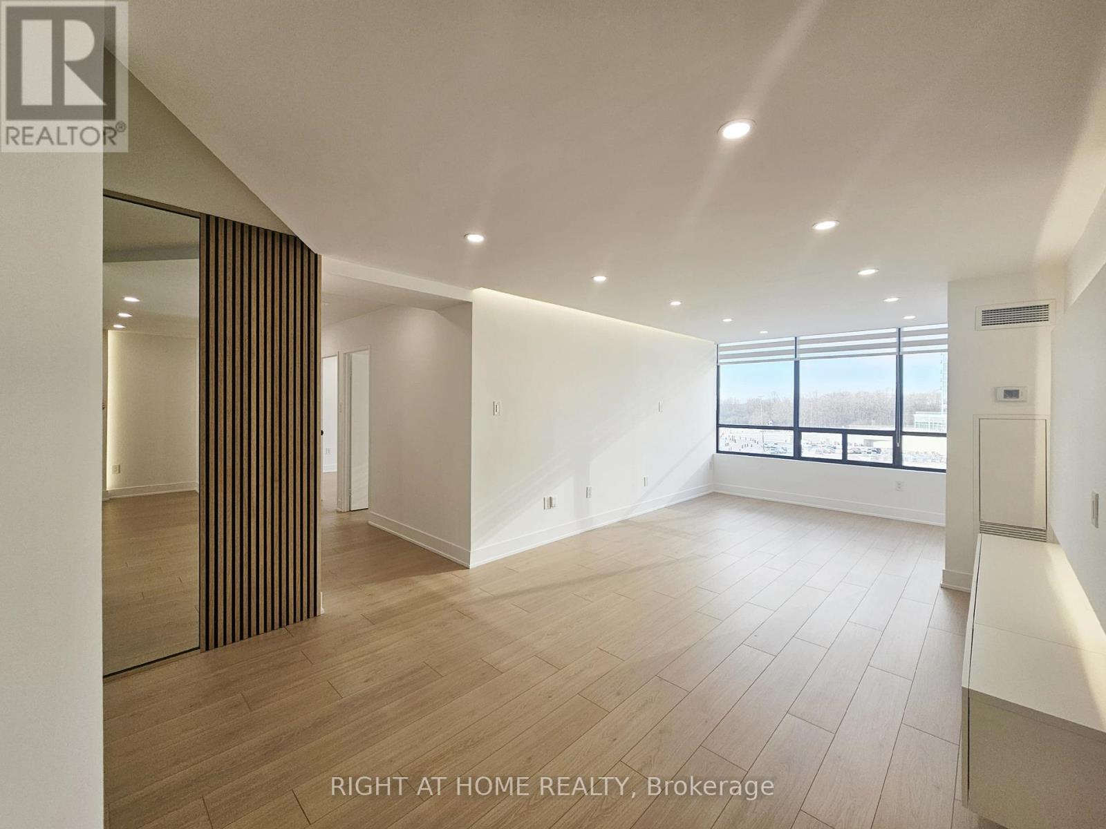 512 - 7460 BATHURST STREET