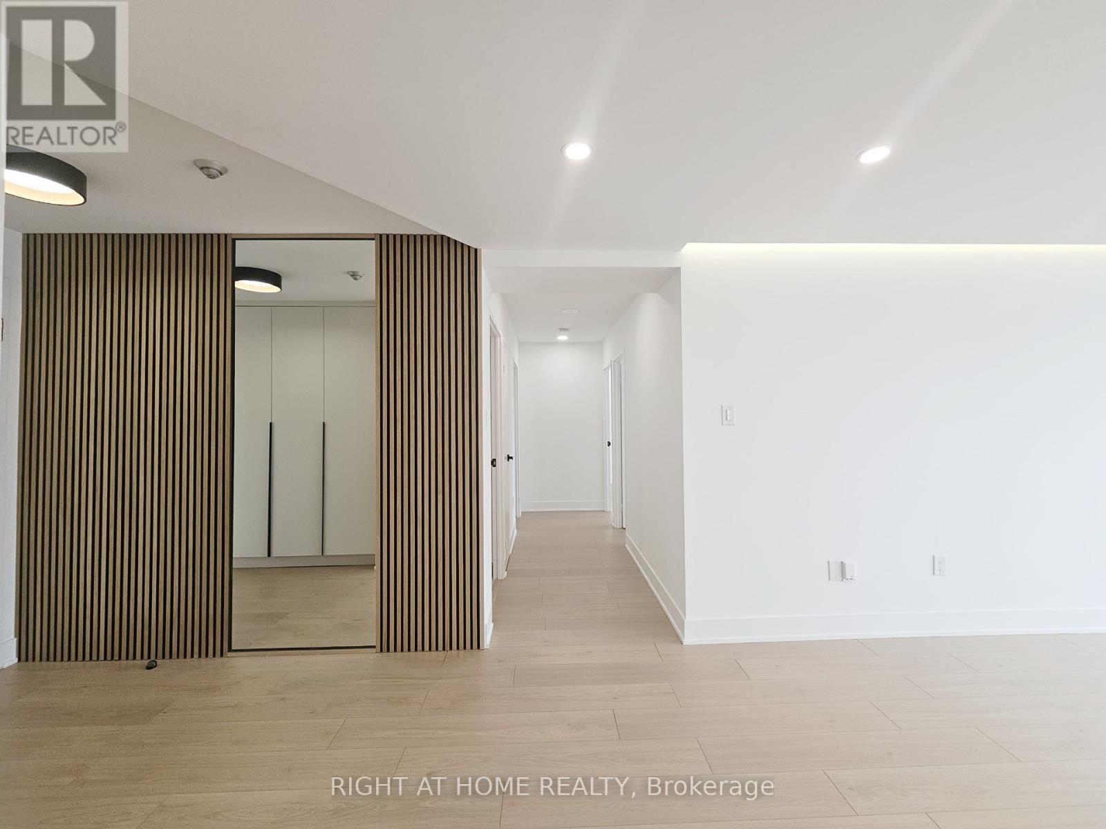 512 - 7460 BATHURST STREET