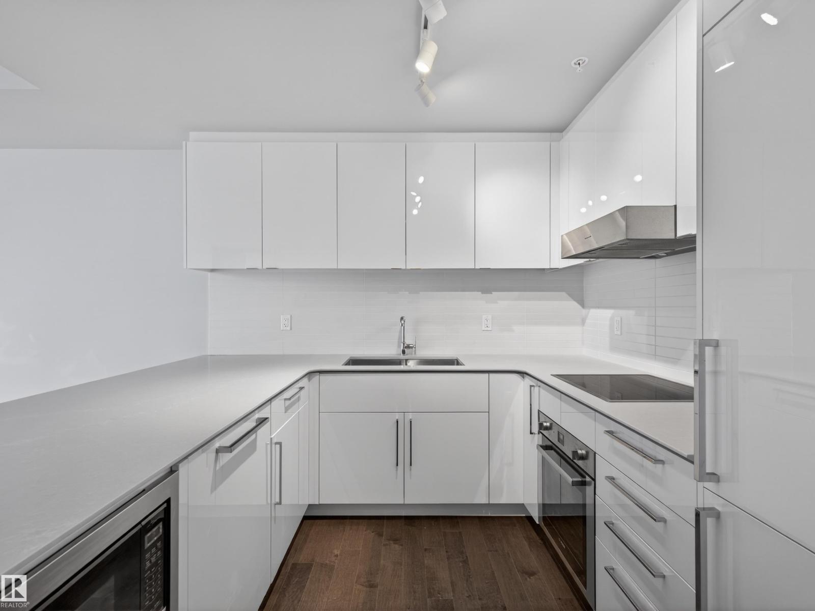 #2509 10360 102 ST NW