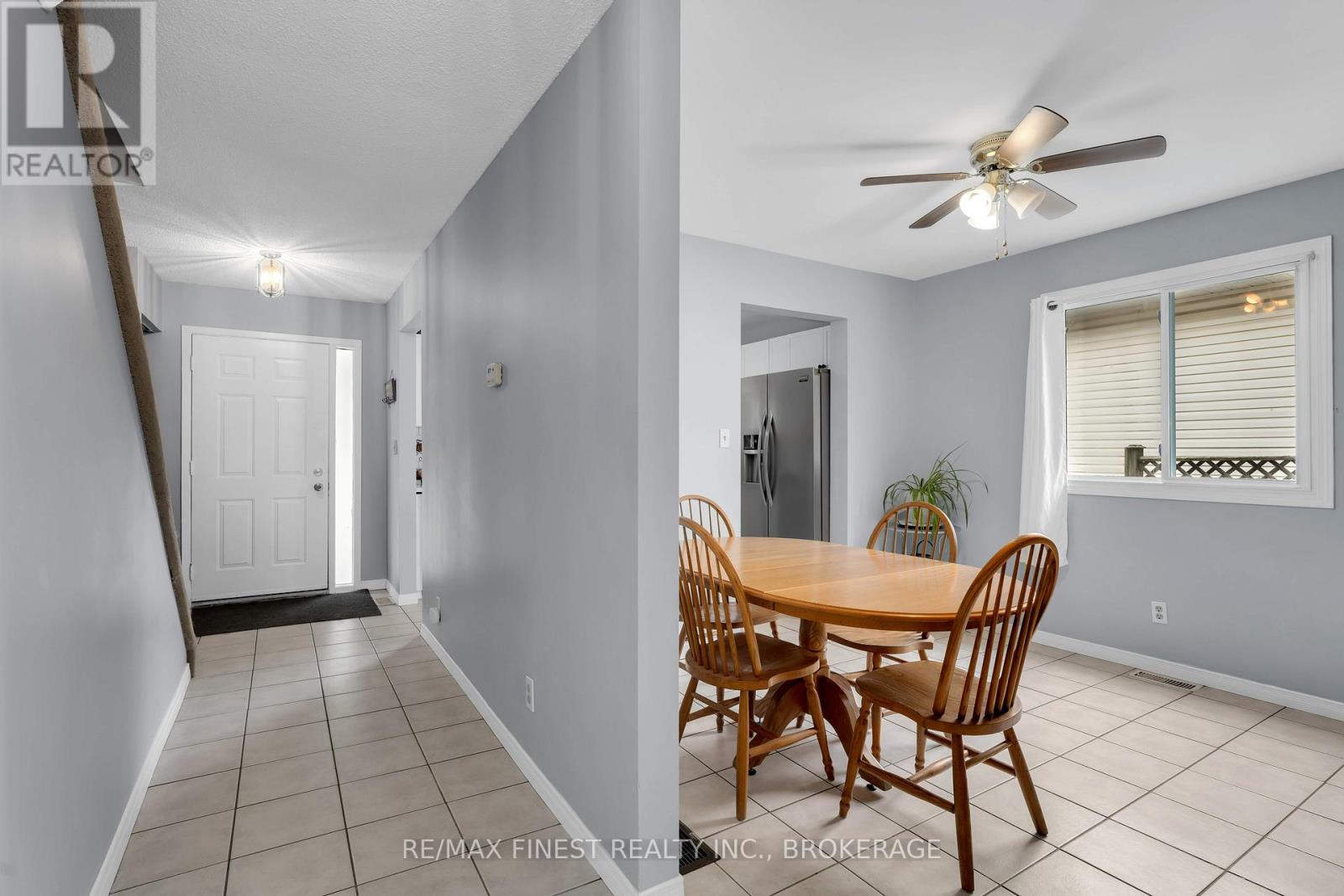 869 LARCHWOOD CRESCENT