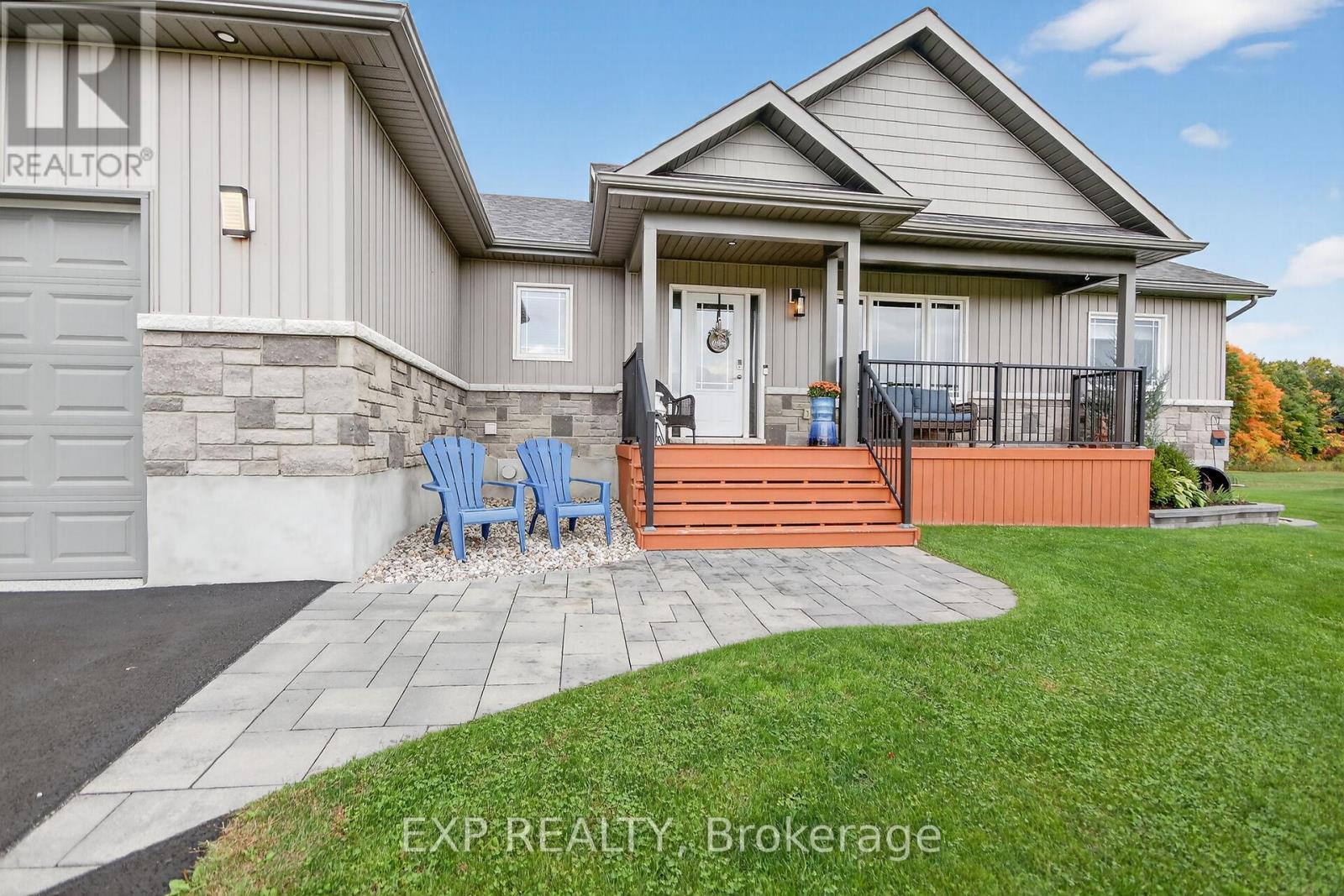 305 MOORE CRESCENT