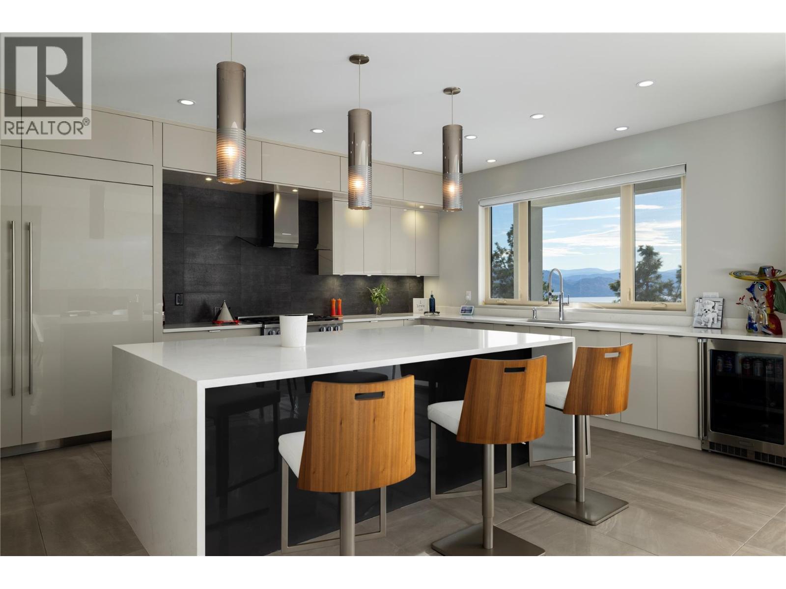 3301 Vineyard View Drive