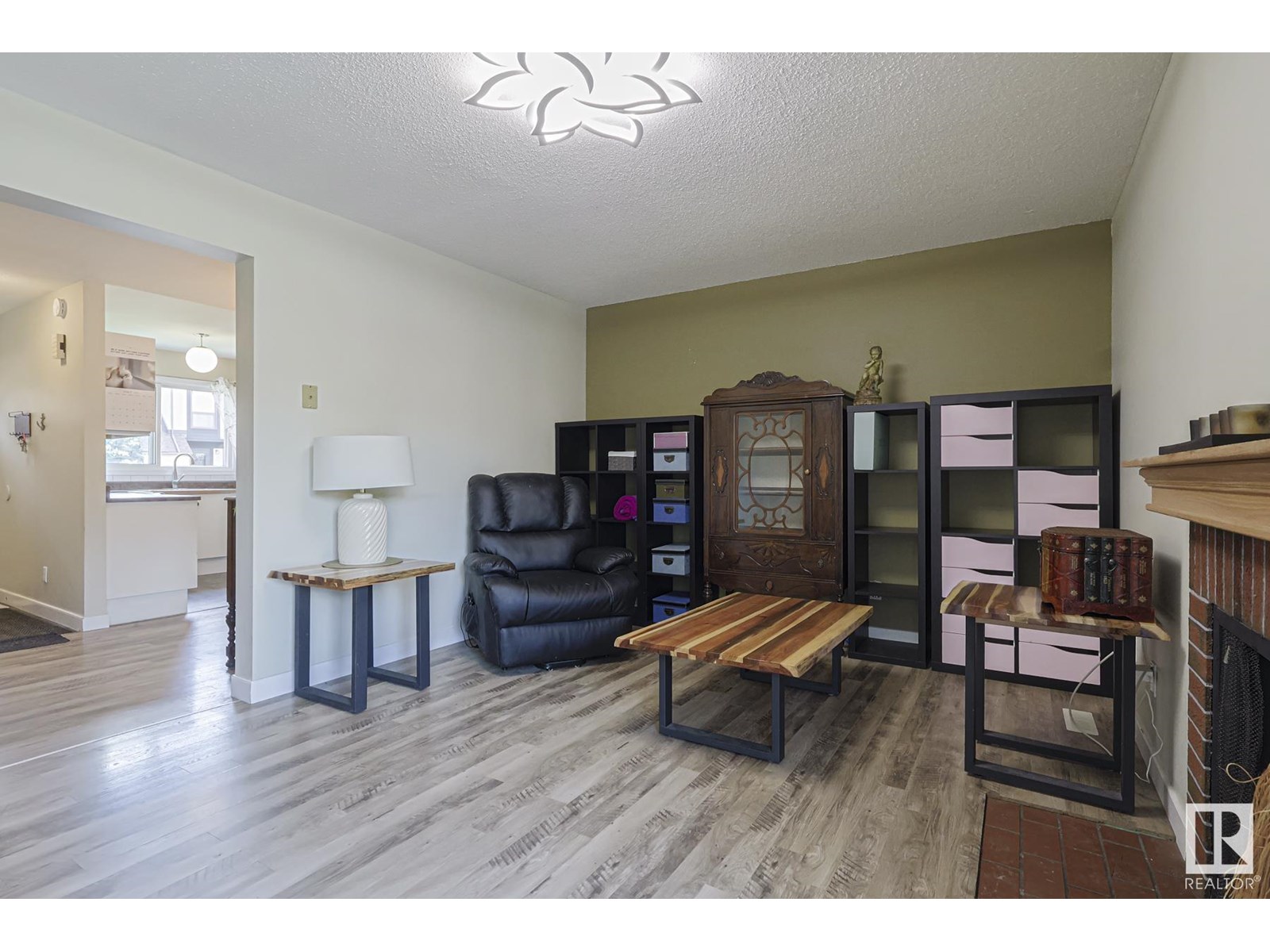12056 25 AV NW