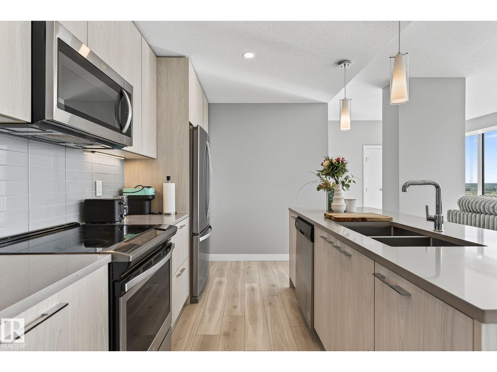 #3100 10180 103 ST NW