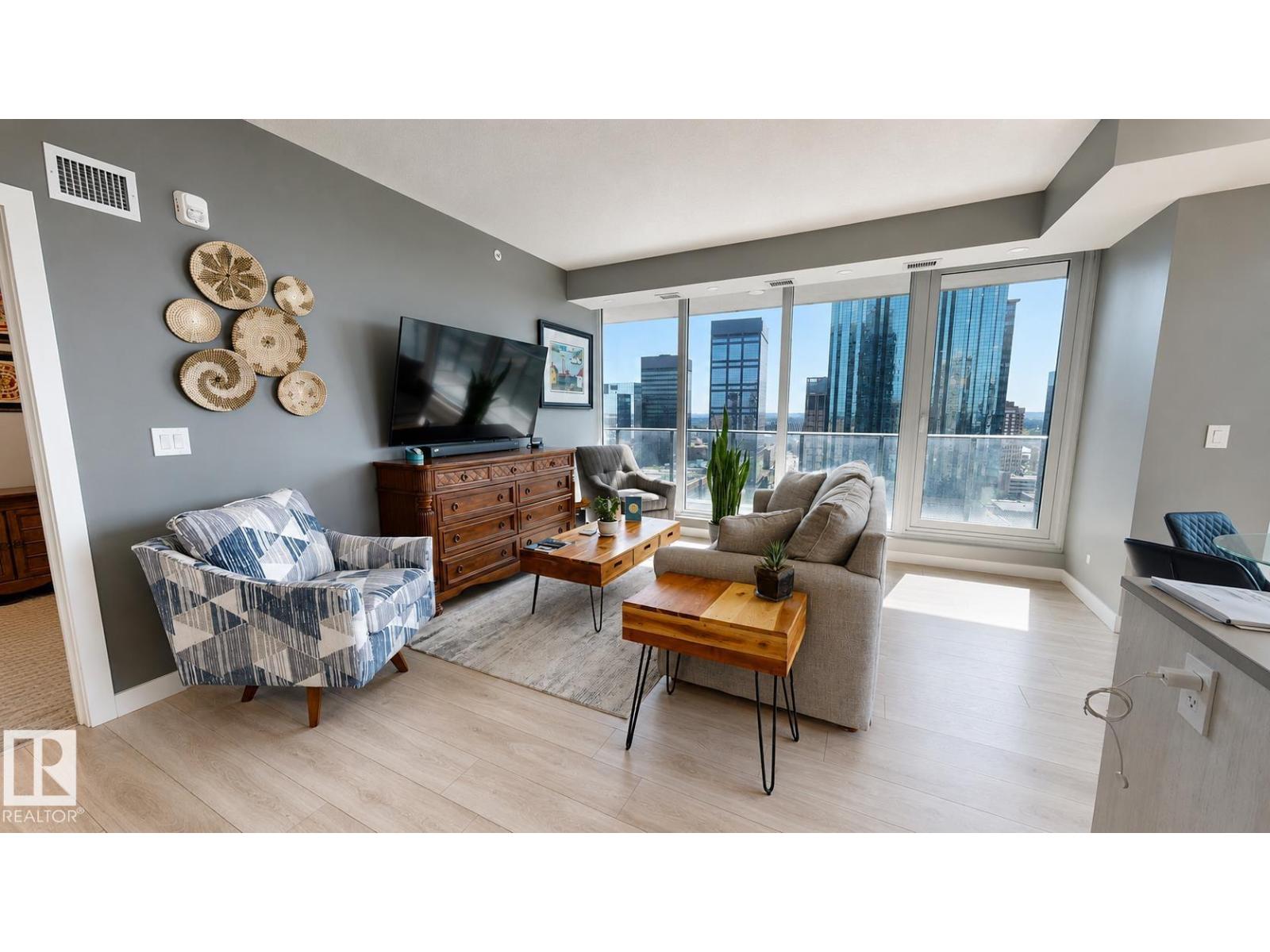 #1904 10180 103 ST NW