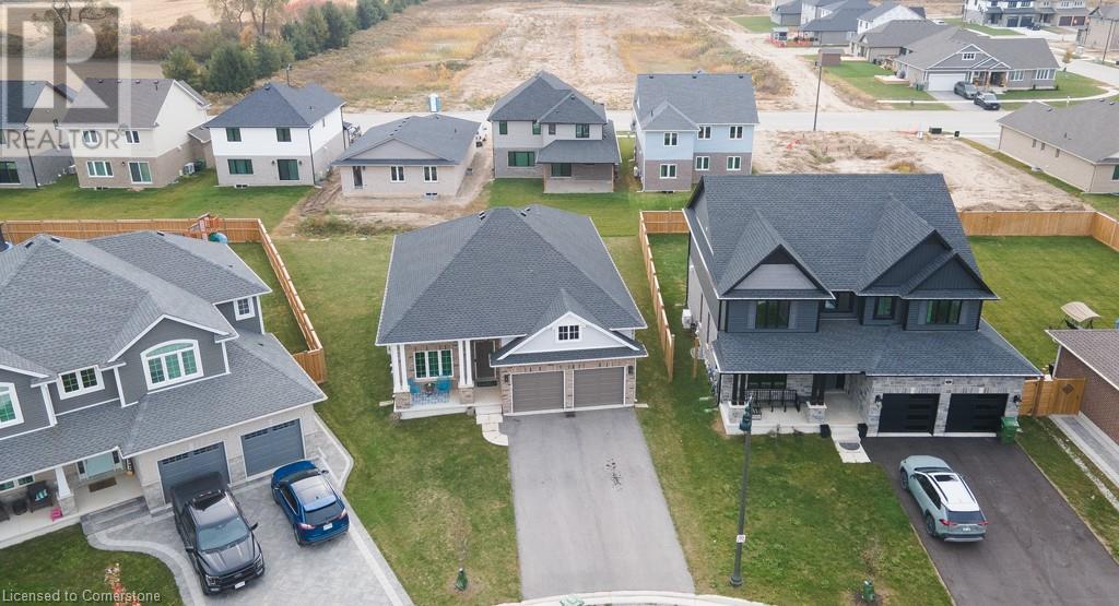 9 CLOVER CIR Circle