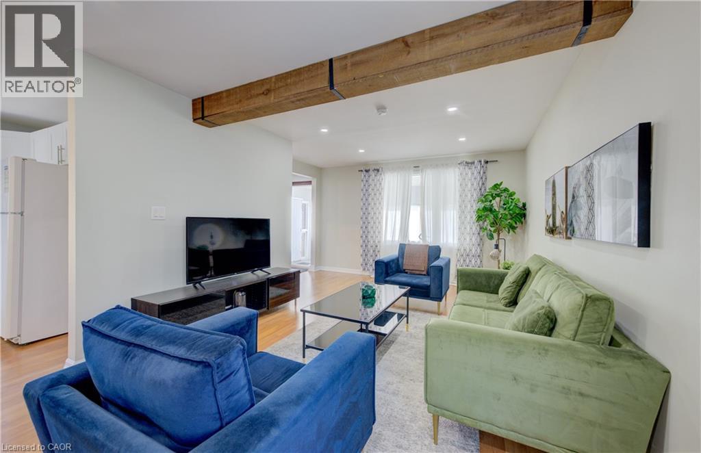 350 VICTORIA Street S