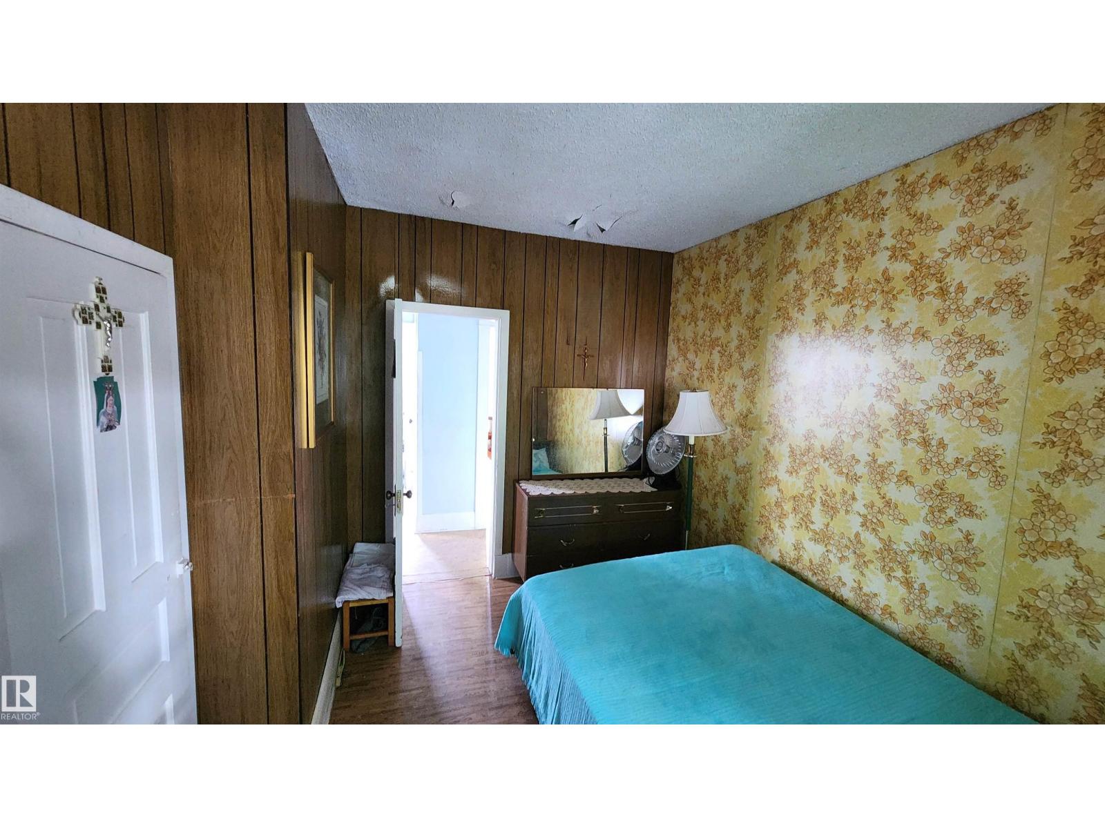 9522 110 AV NW NW