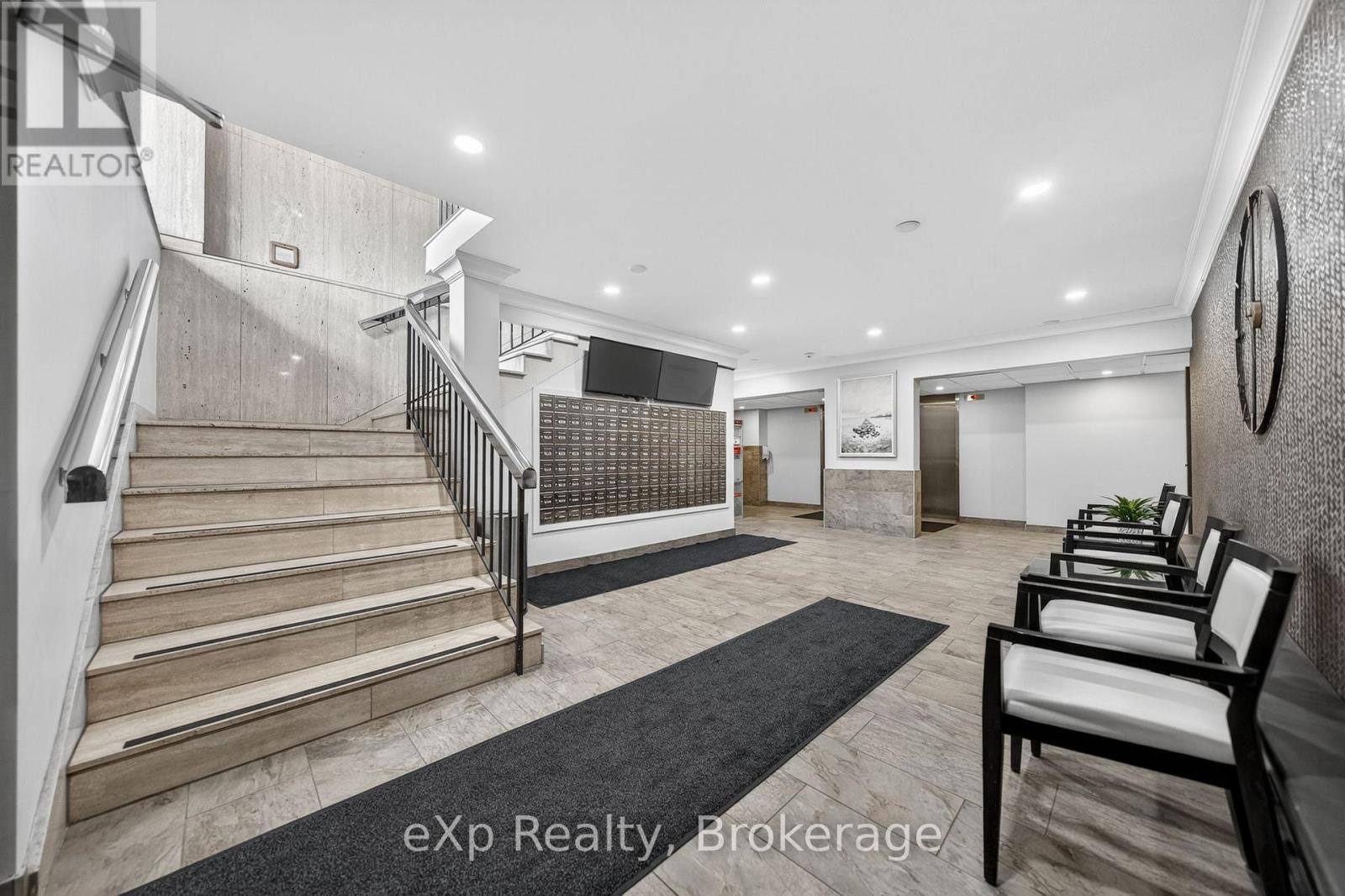 408 - 19 WOODLAWN ROAD E