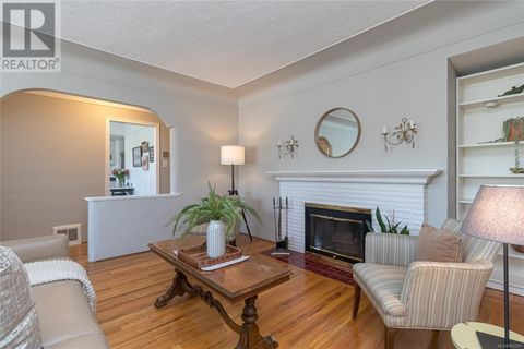 1475 Stroud Rd Victoria BC V8T2K7