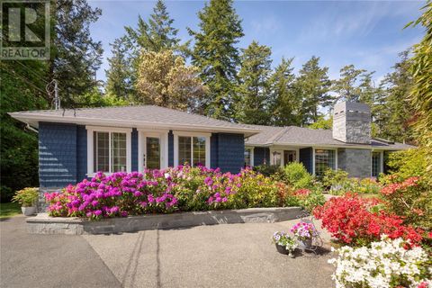 3972 Wolsey Pl Saanich BC V8N4L2
