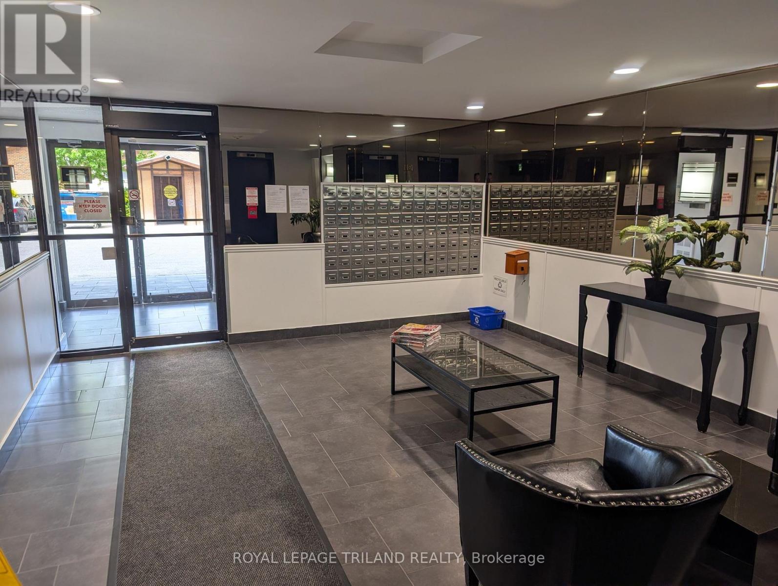 306 - 135 BASE LINE ROAD W