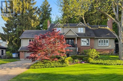 18 STONEGATE Drive Hamilton ON L9G3R7