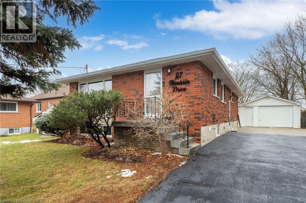 27 BLENHEIM Drive