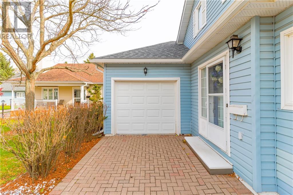 331 SILVERBIRCH Boulevard