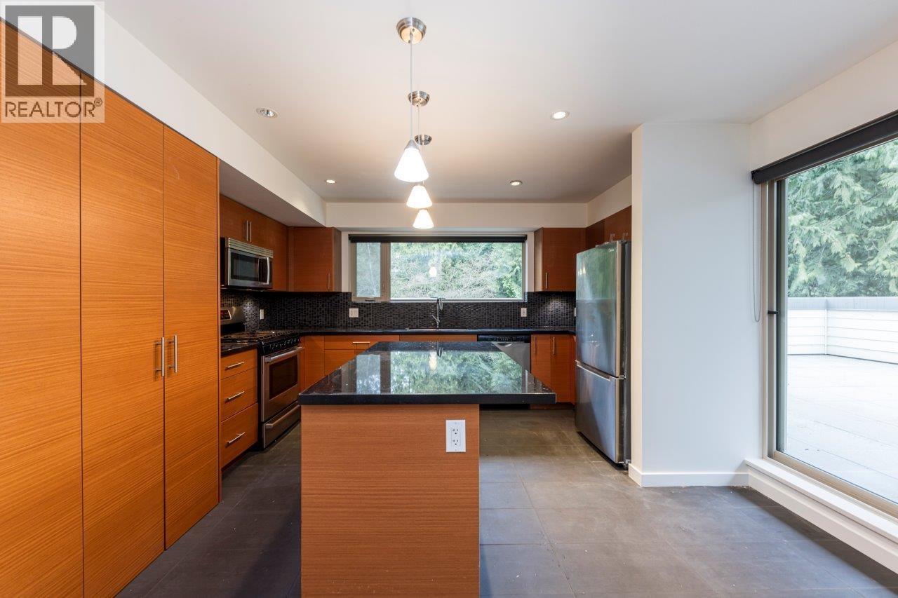 PH1 2832 CAPILANO ROAD