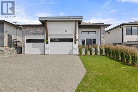 712 Lake Court West Kelowna BC V1Z0A3