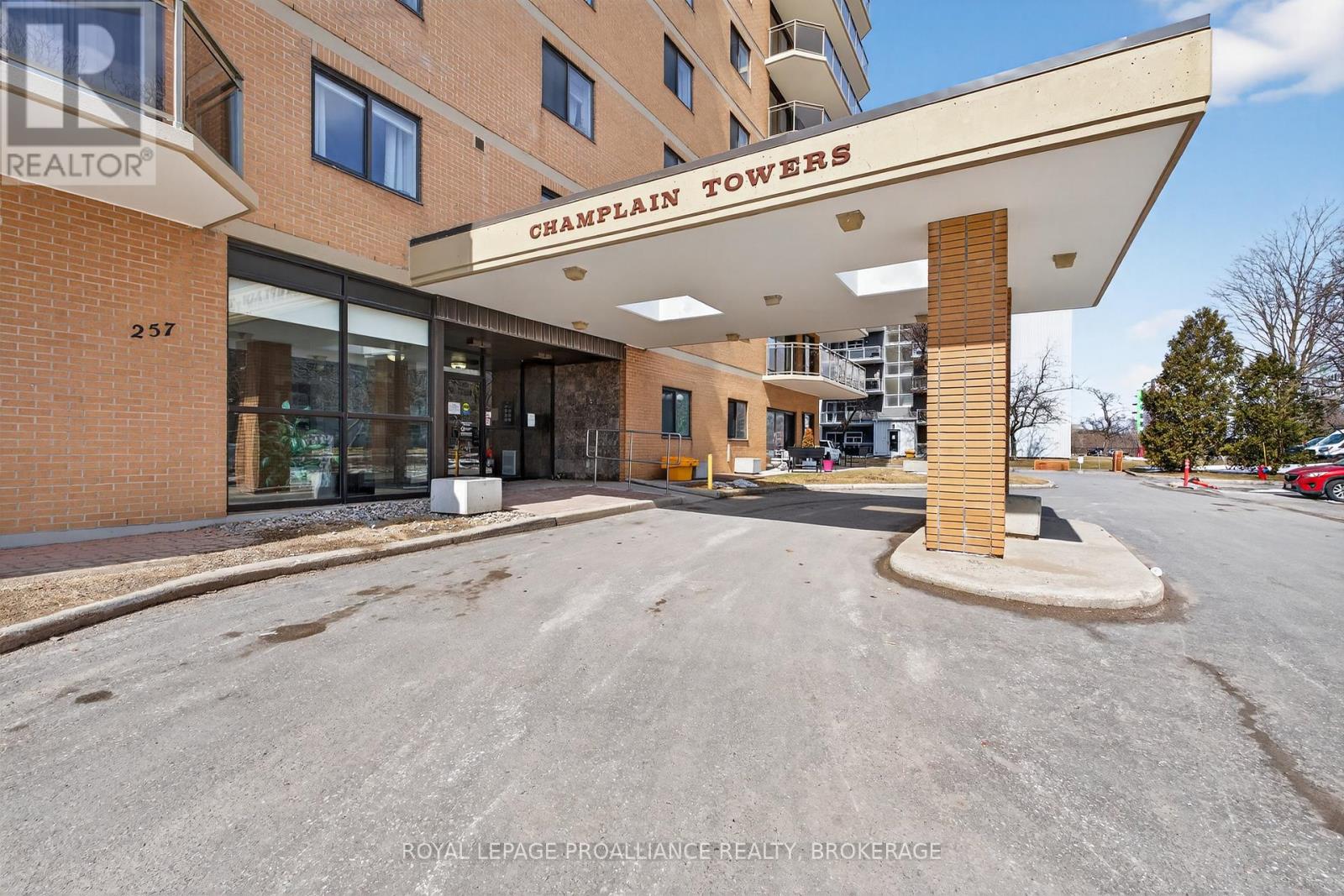 1006 - 257 BATH ROAD