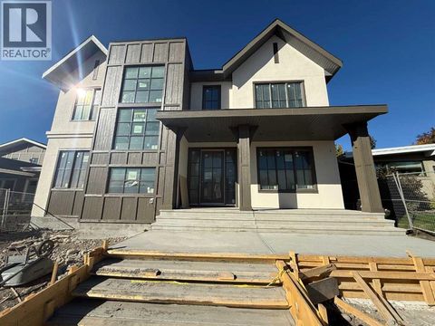 5711 Lawson Place SW Calgary AB T3E5Z1