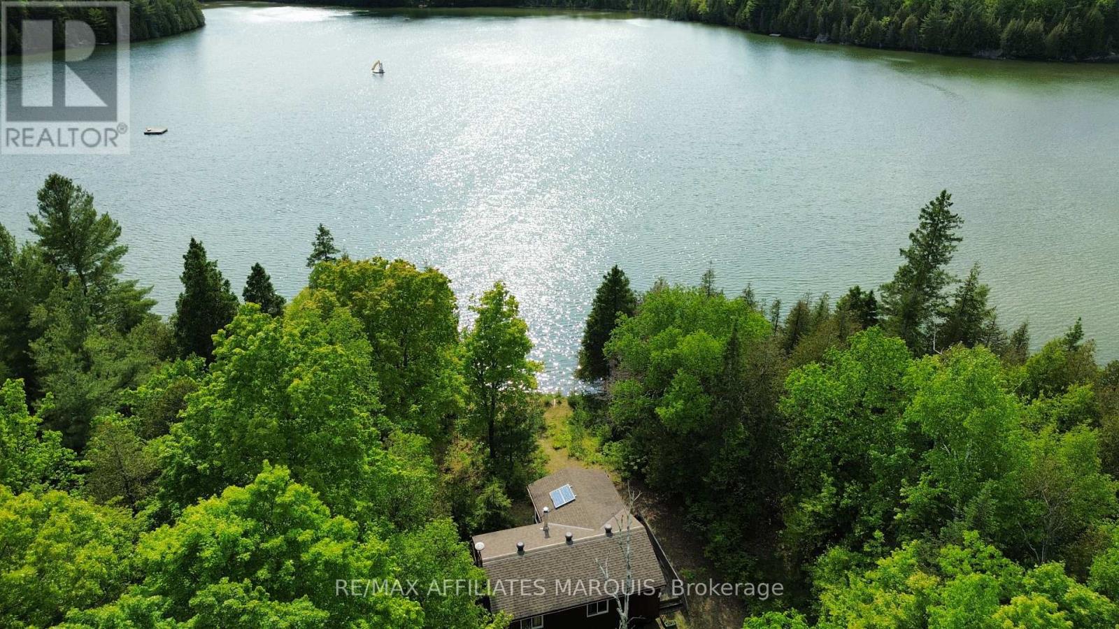 Photo 1 of 32 — 1015 PENYCK LAKE LANE, Frontenac (Frontenac Centre), ON K0H2P0